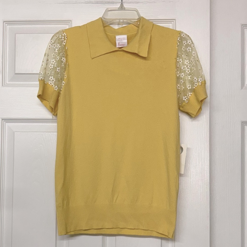 Luna Butter Yellow Soft Collared Sweater Sheer Floral Daisy Sleeves Sz L NWT